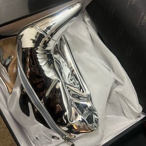 Brand new! Run small